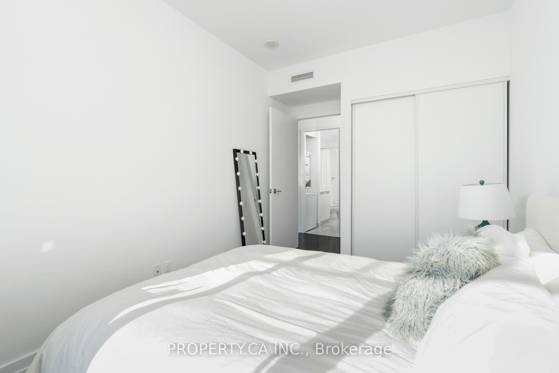 33 Charles Street E 3606