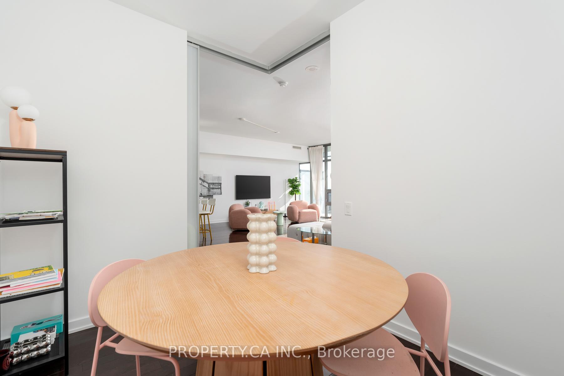 33 Charles Street E 3606