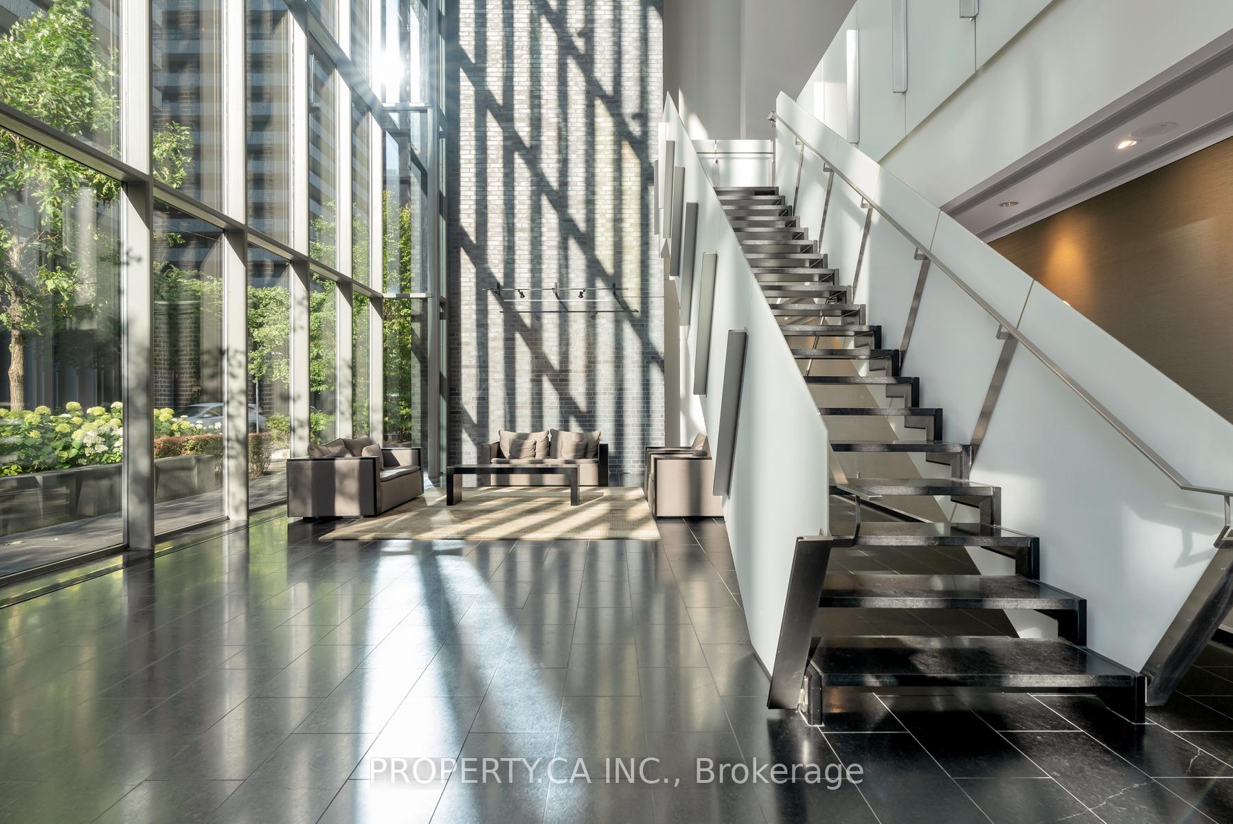 33 Charles Street E 3606