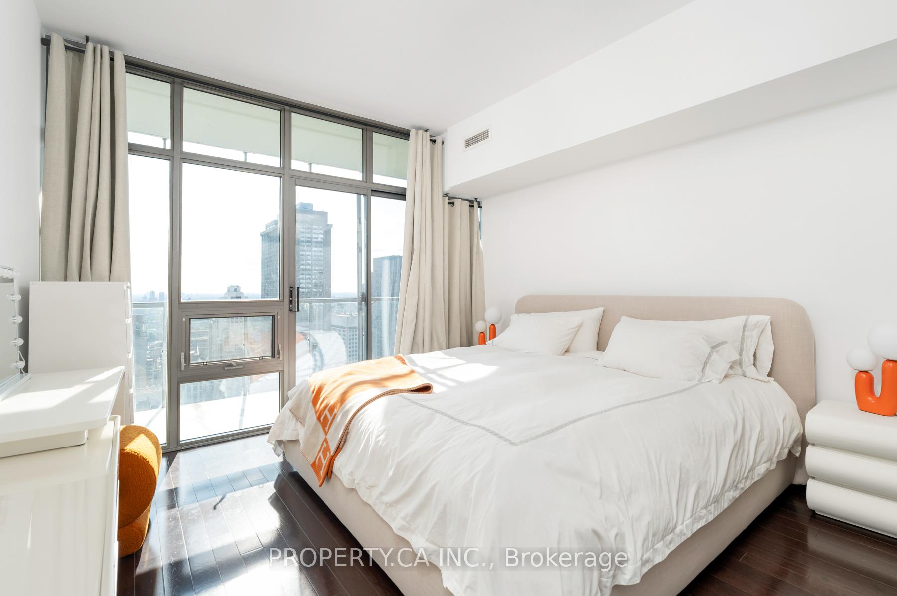 33 Charles Street E 3606