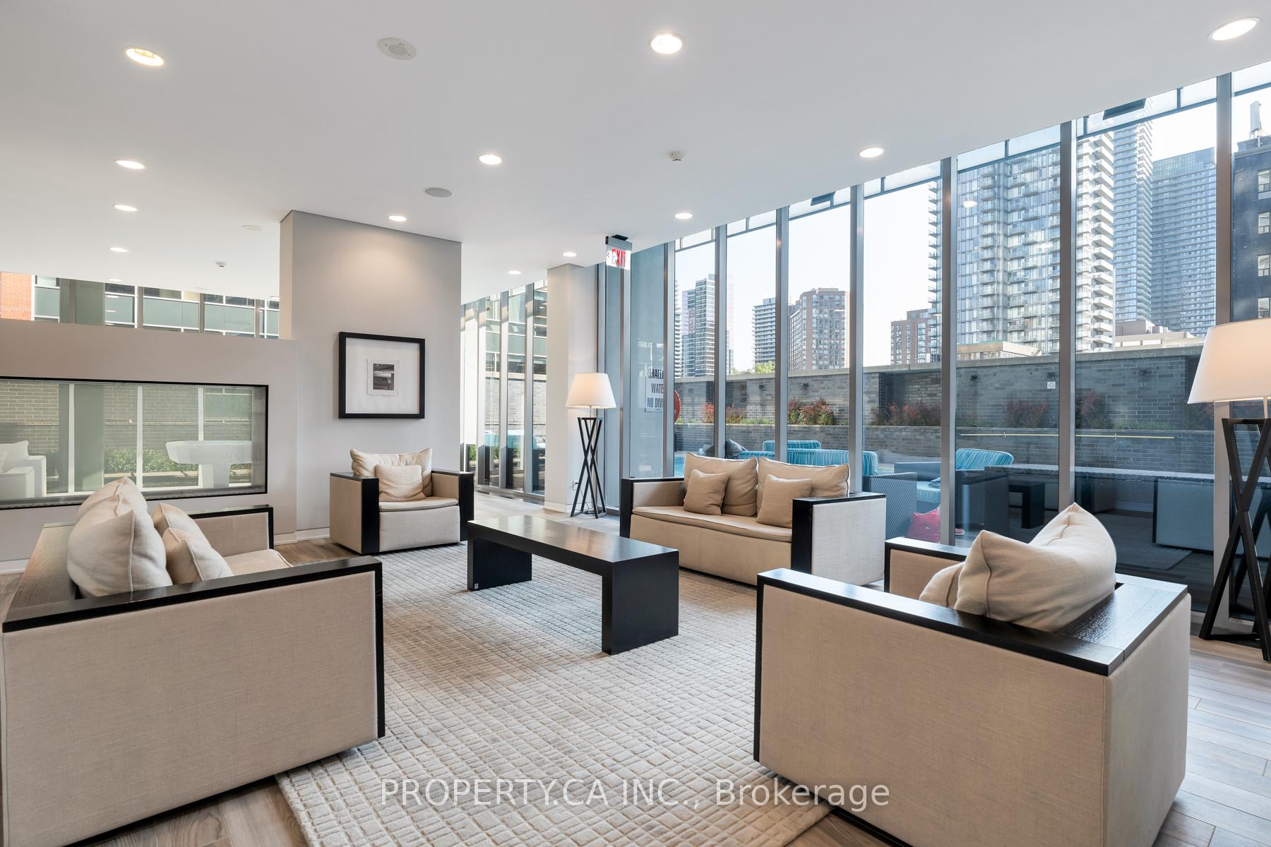 33 Charles Street E 3606