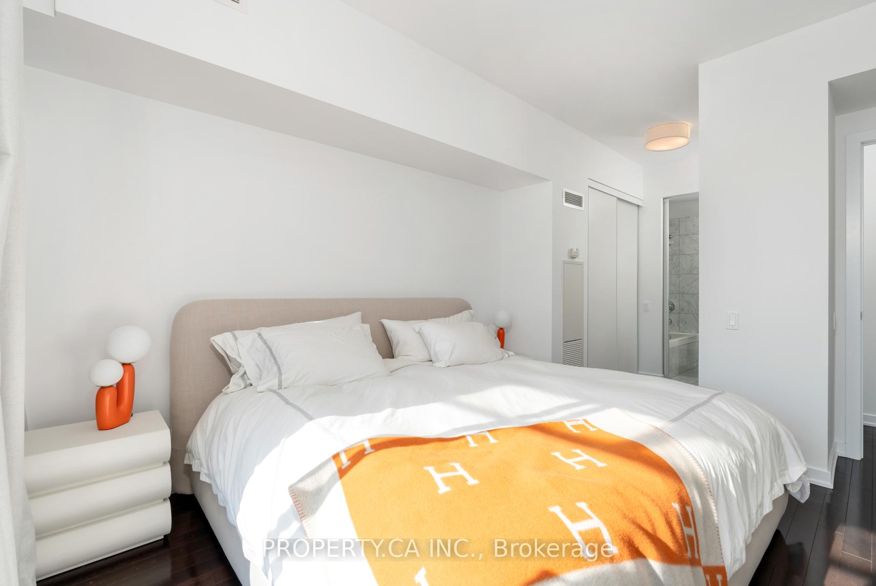 33 Charles Street E 3606