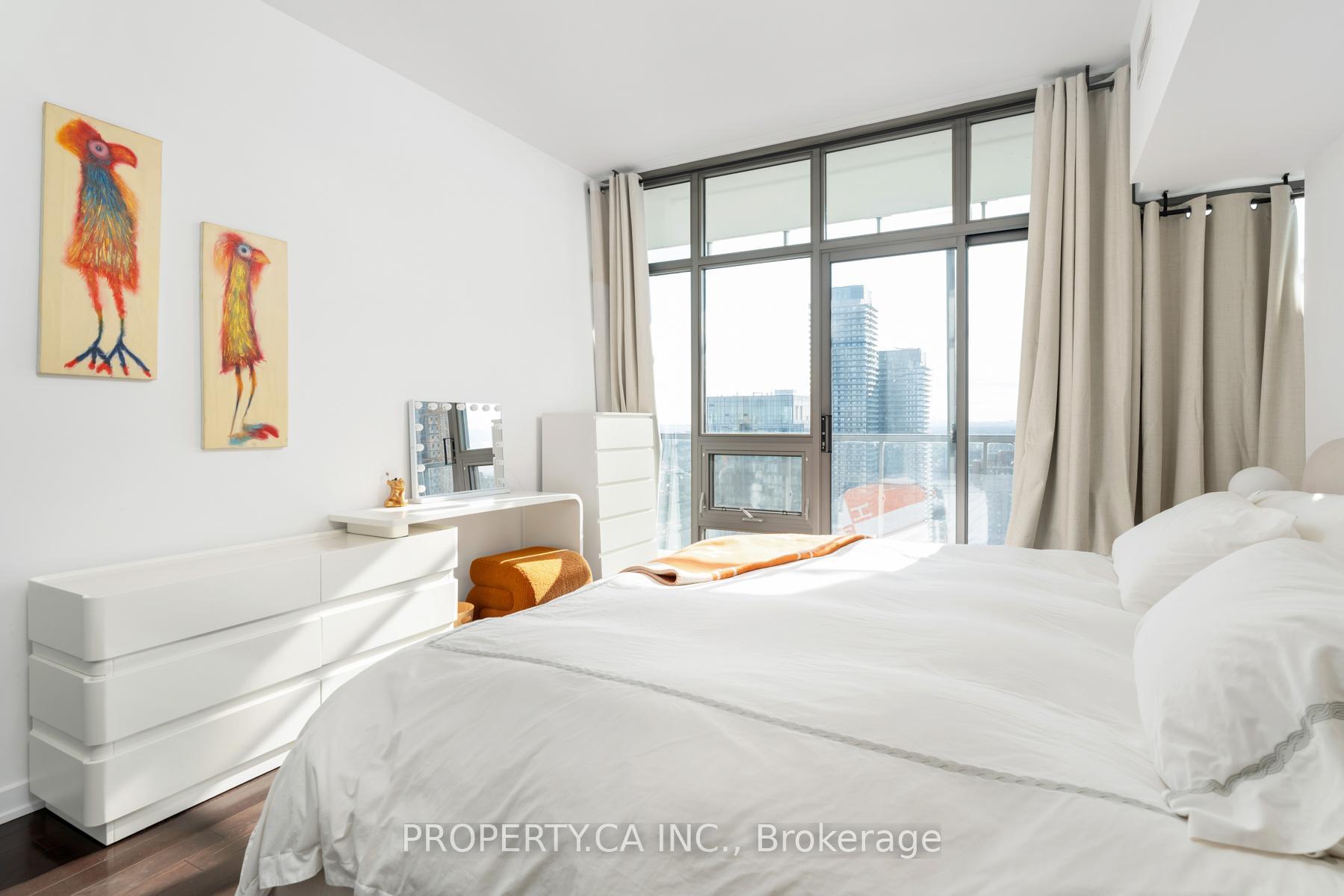 33 Charles Street E 3606