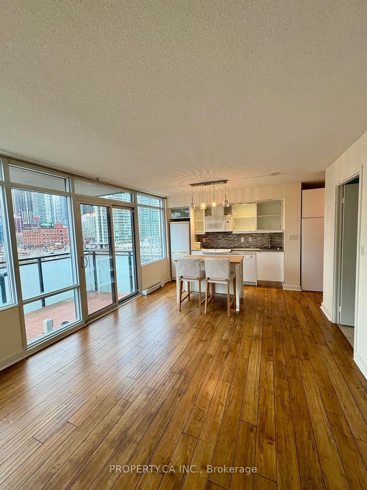 25 Telegram Mews 515