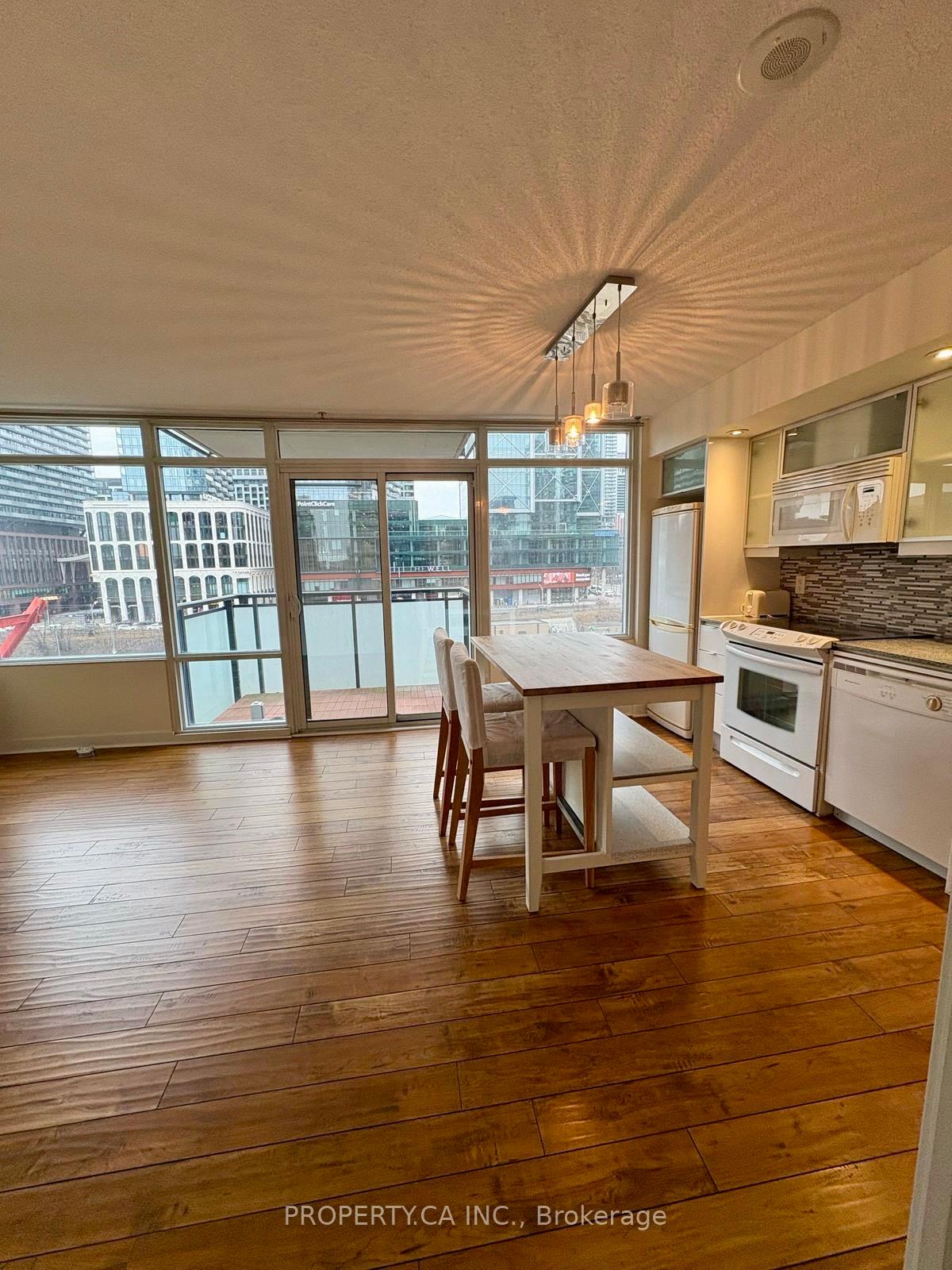 25 Telegram Mews 515