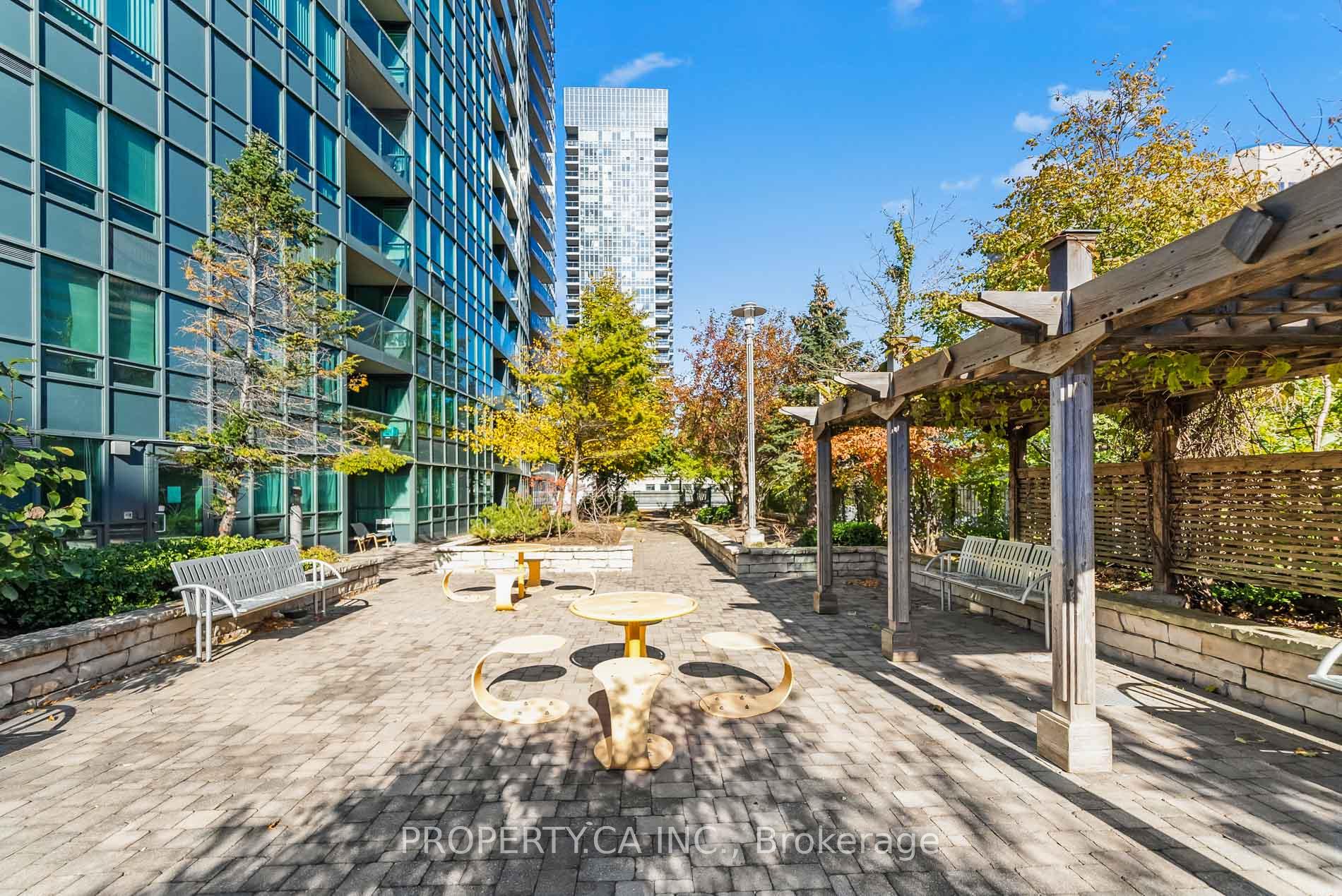 15 Greenview Avenue 309