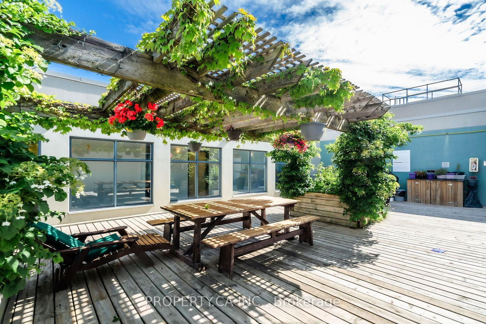 993 Queen Street W 409