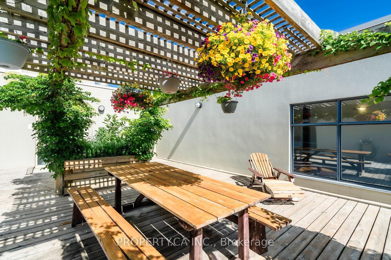 993 Queen Street W 409