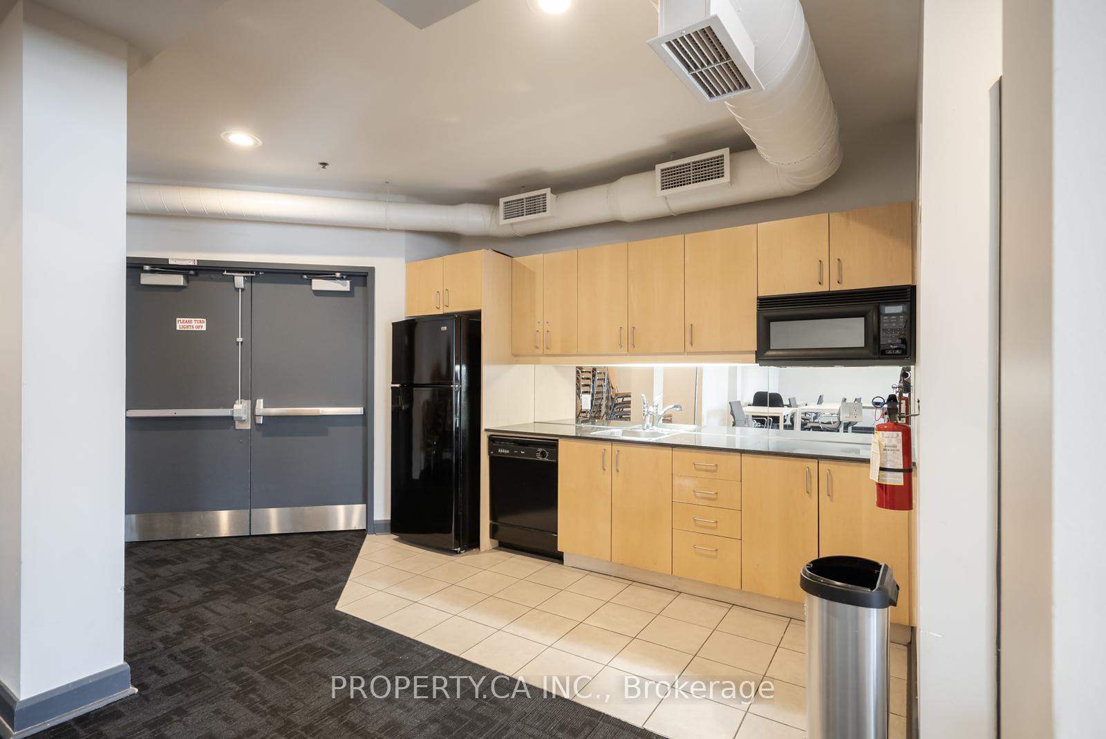 993 Queen Street W 409