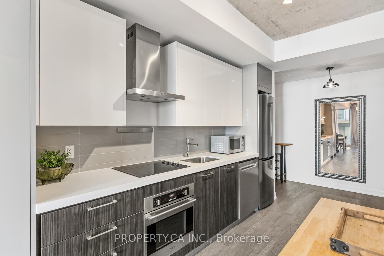 560 King Street W 623