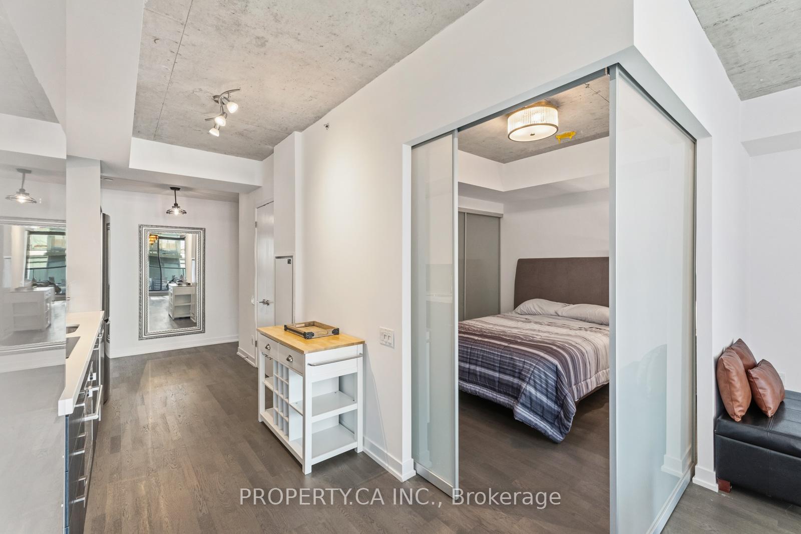 560 King Street W 623