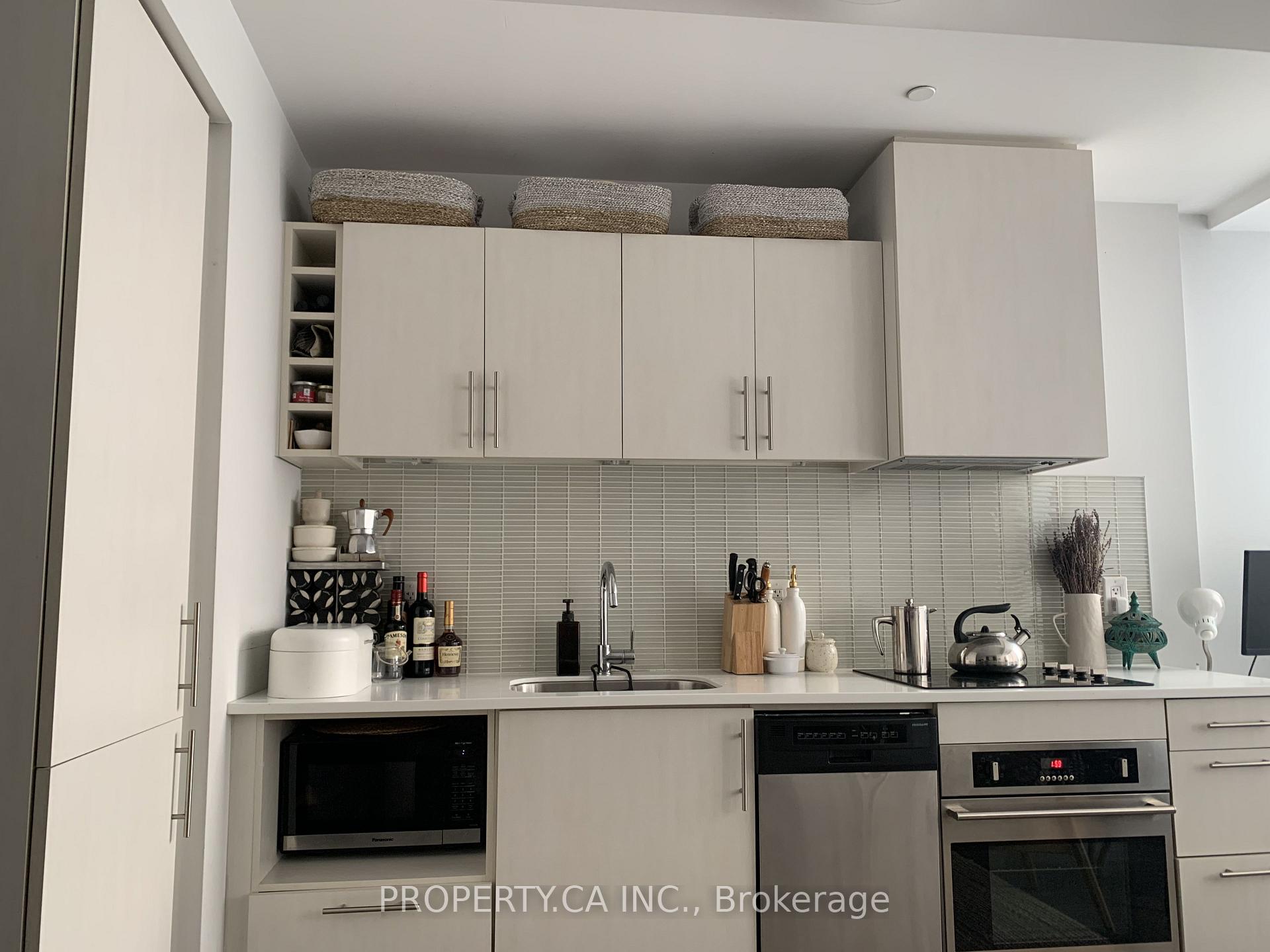 508 Wellington Street W 405