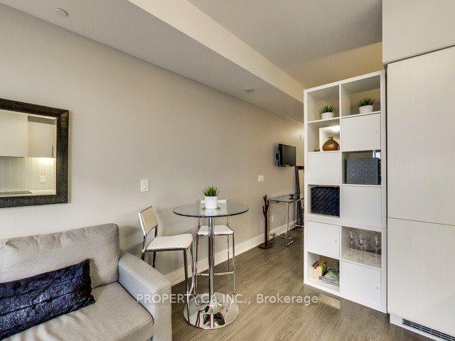 508 Wellington Street W 405