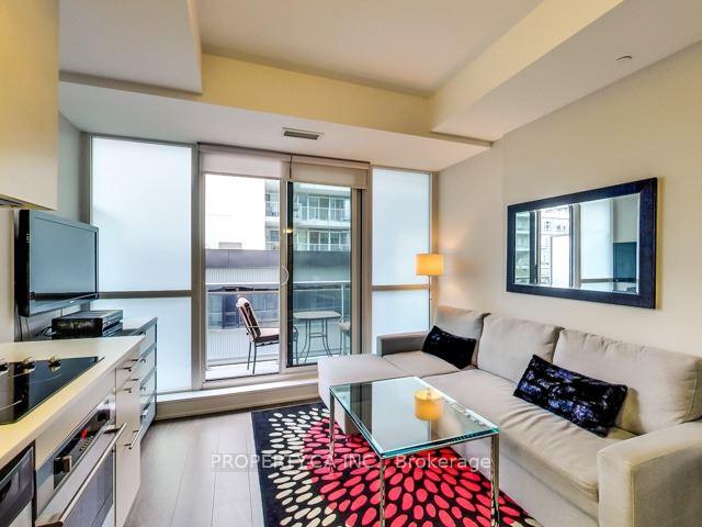 508 Wellington Street W 405