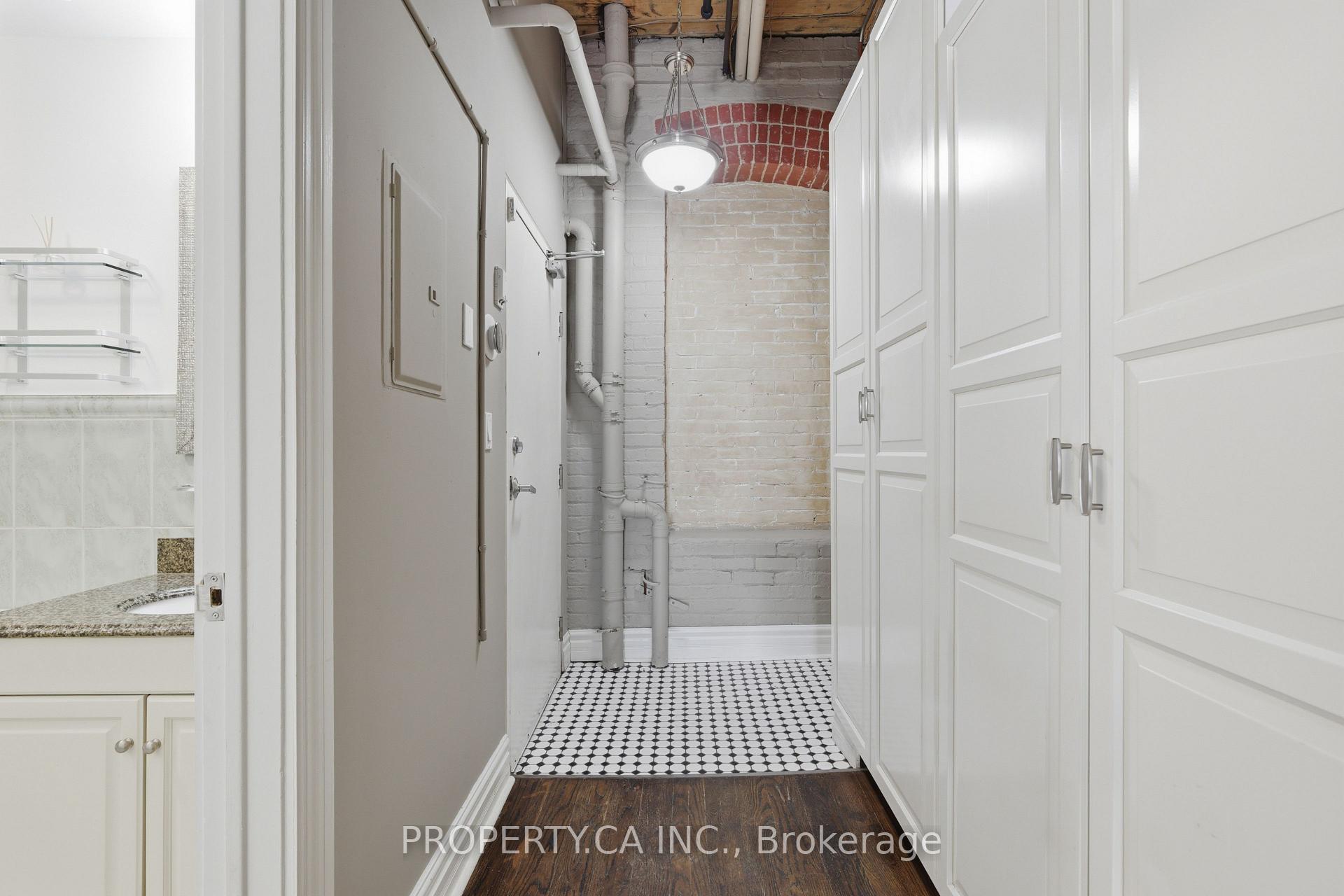 426 Queen Street E 405