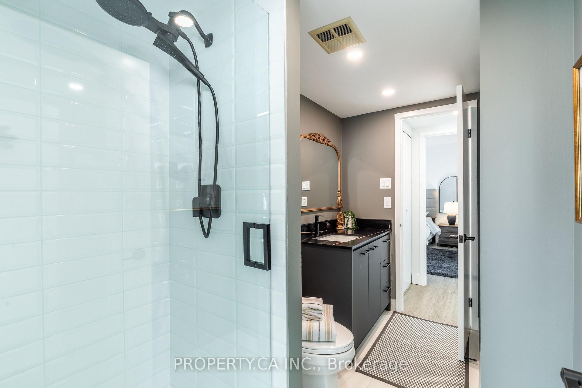 77 Harbour Square 2212