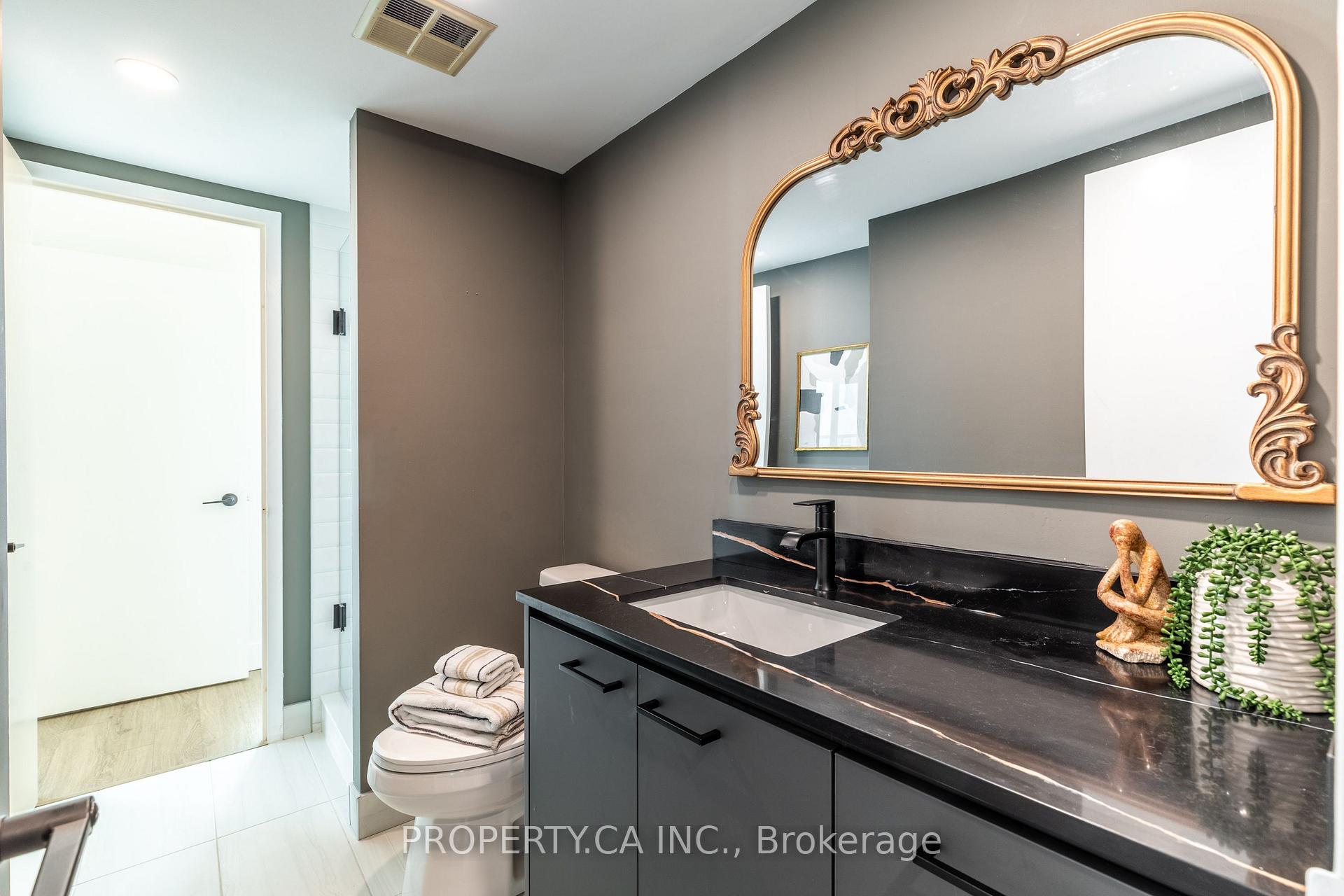 77 Harbour Square 2212