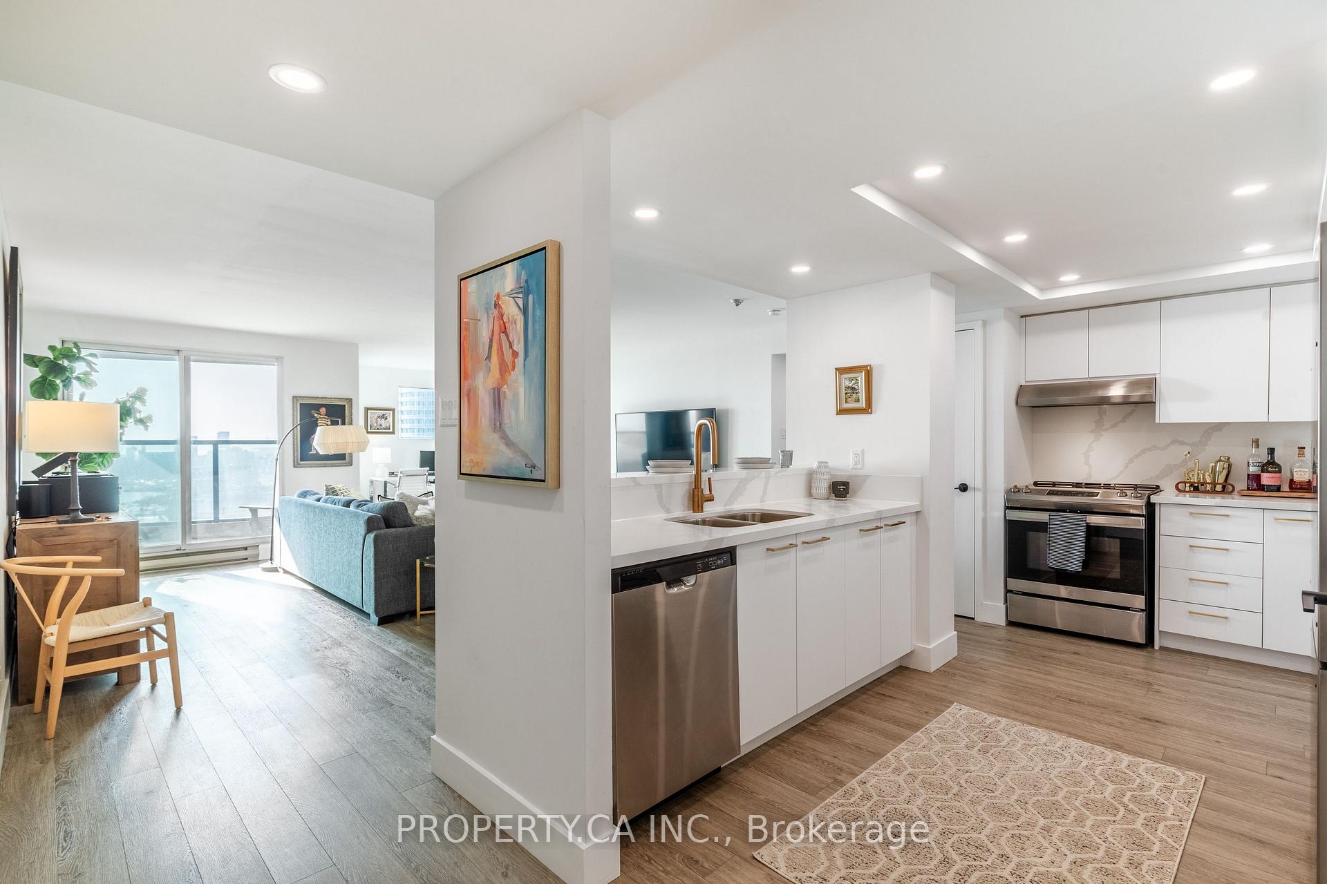 77 Harbour Square 2212