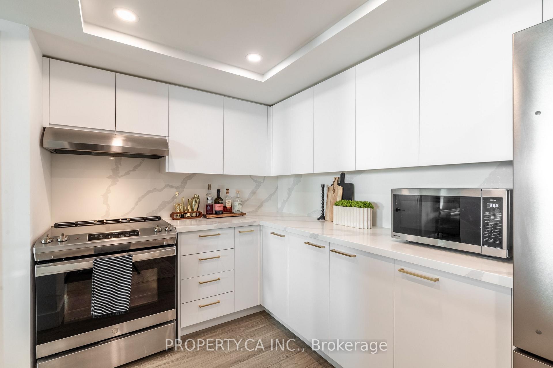 77 Harbour Square 2212