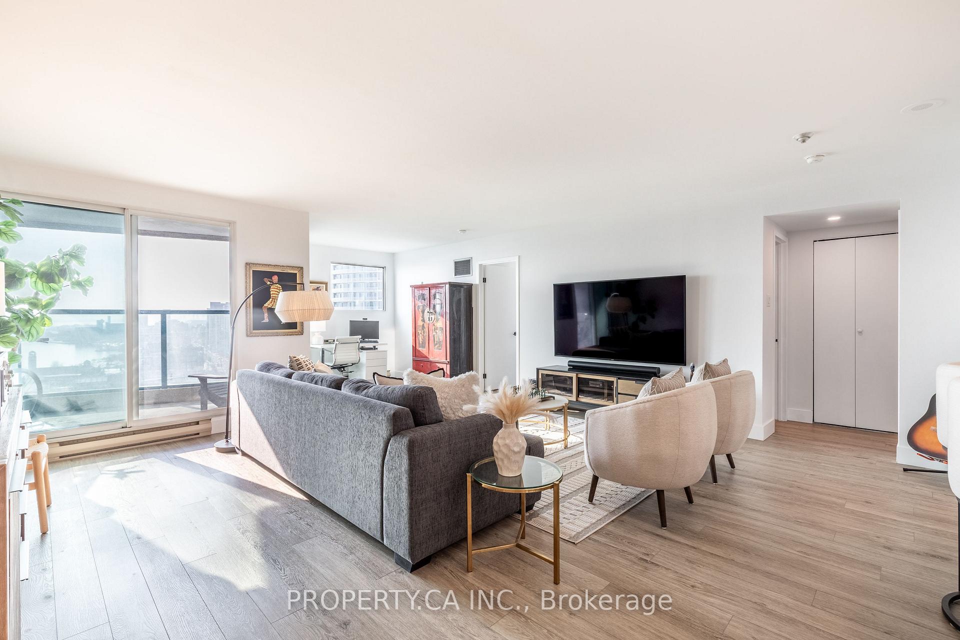 77 Harbour Square 2212