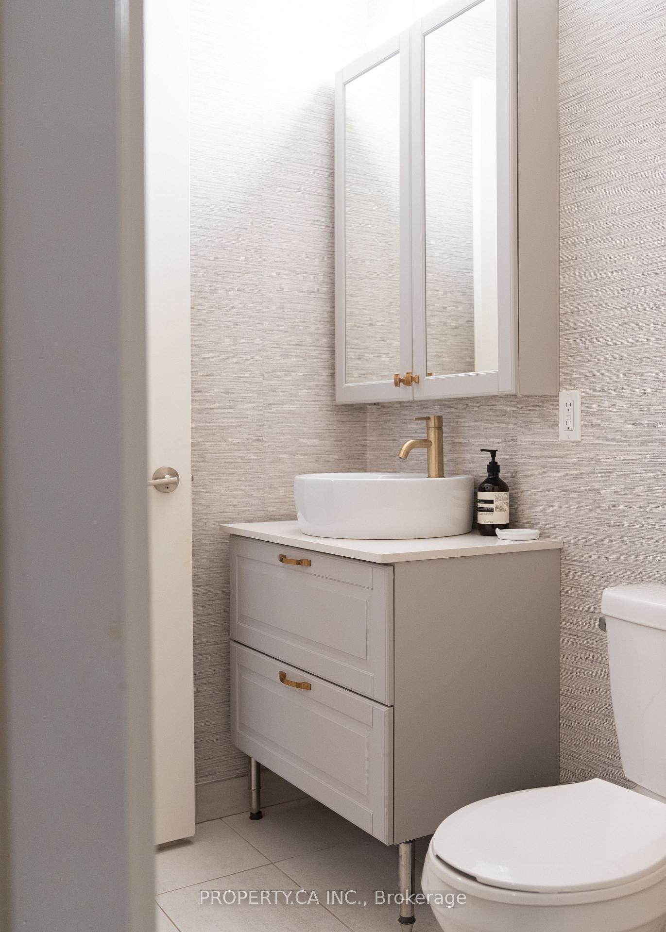 330 Richmond Street W 618