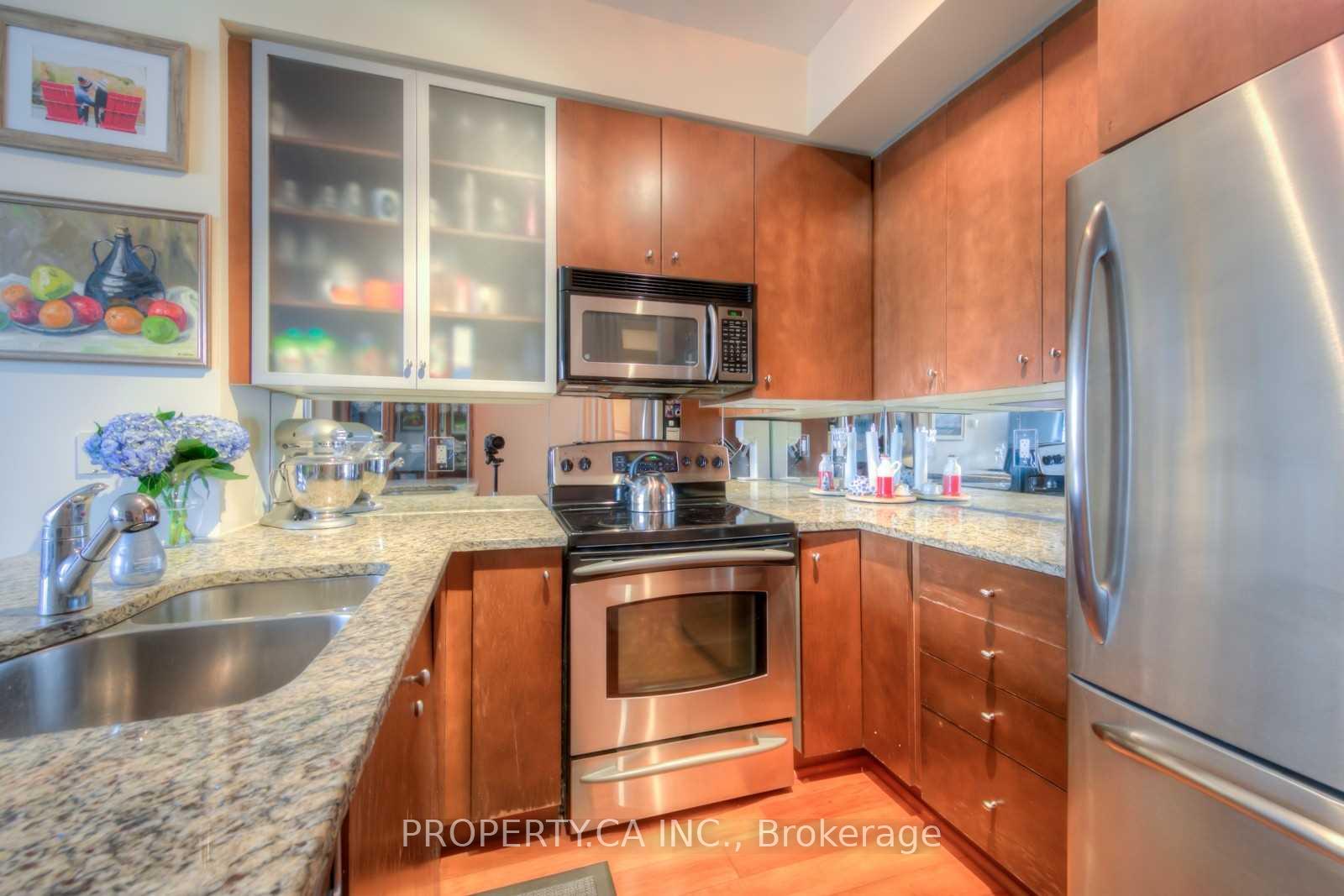 438 King Street W 707