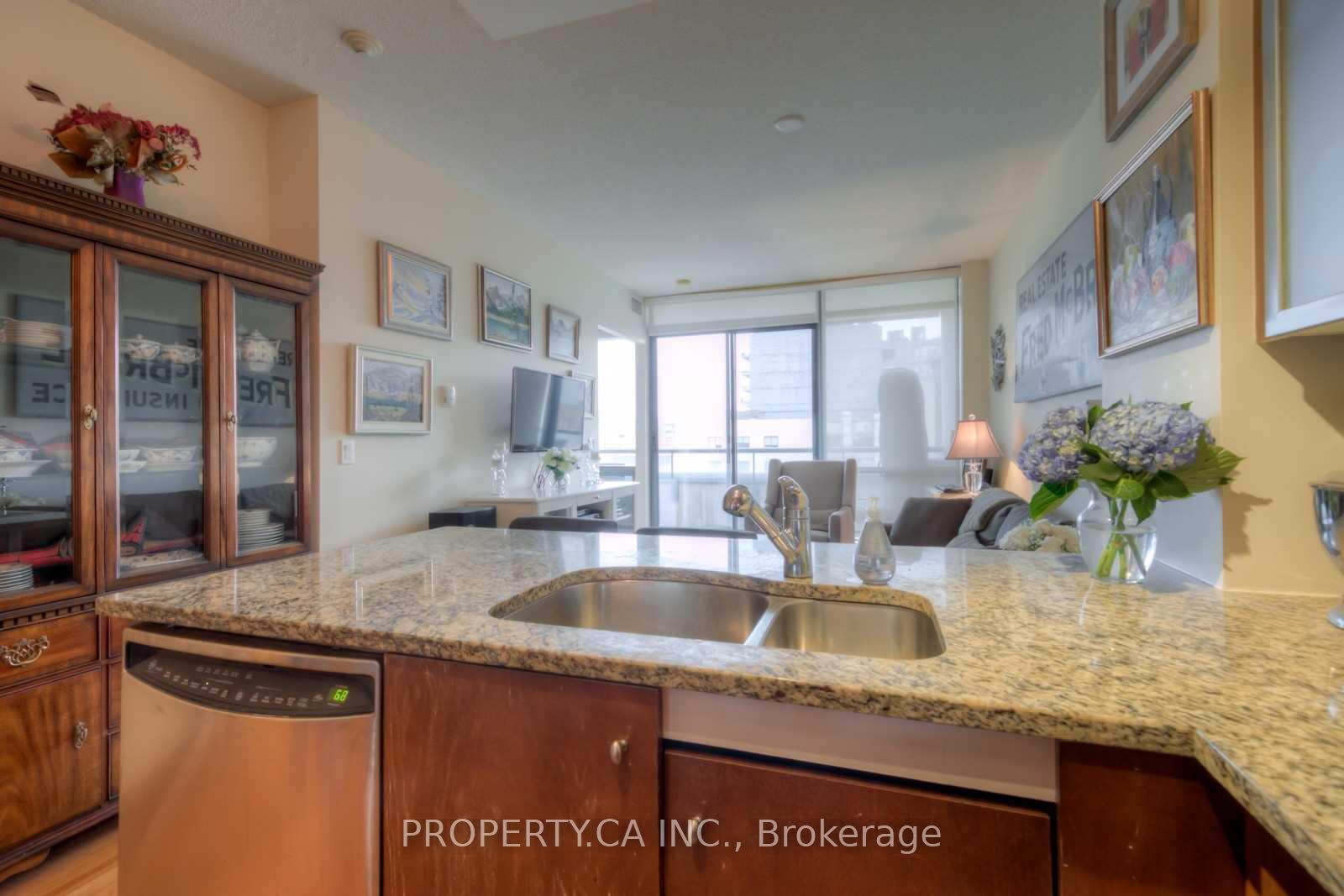 438 King Street W 707