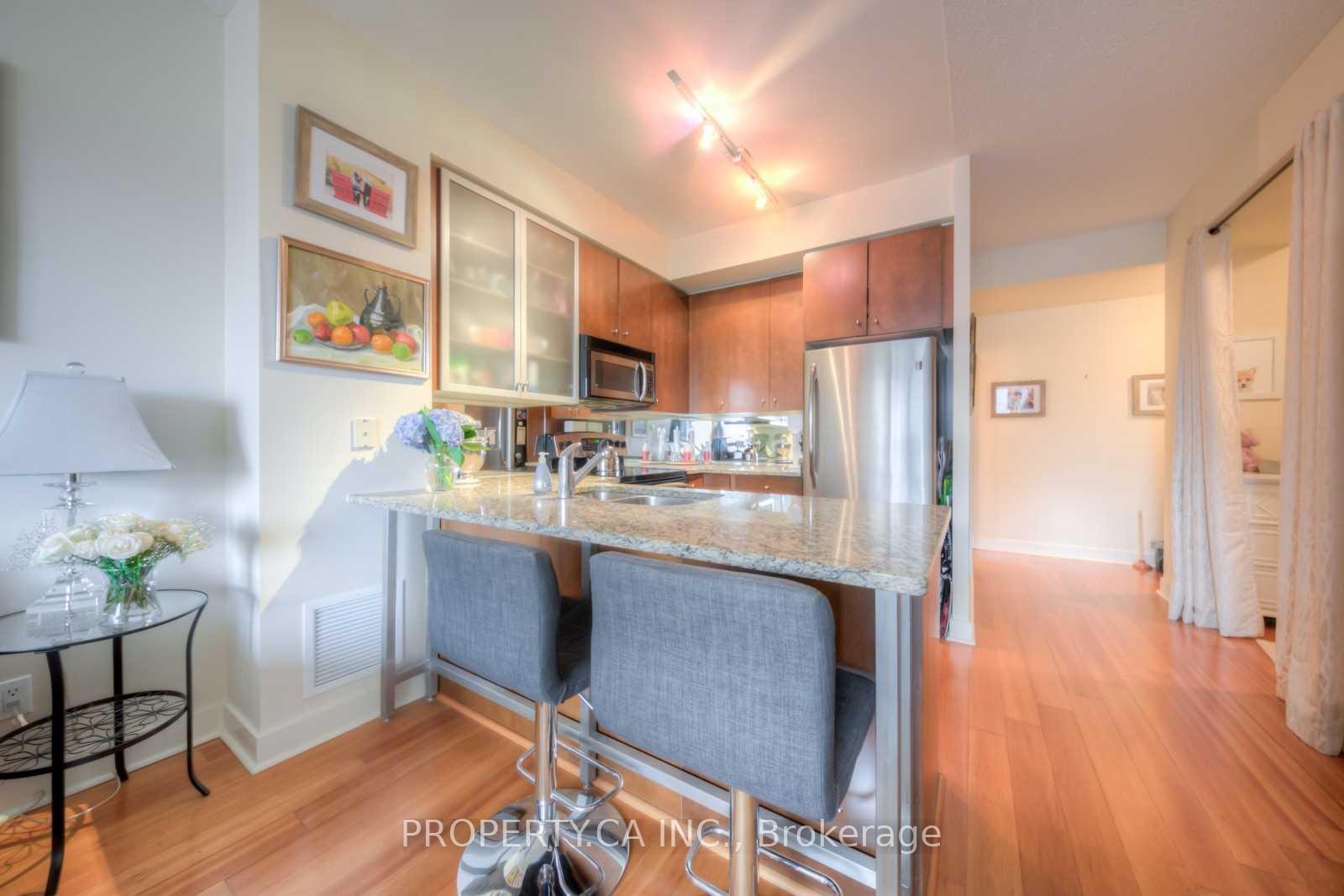 438 King Street W 707