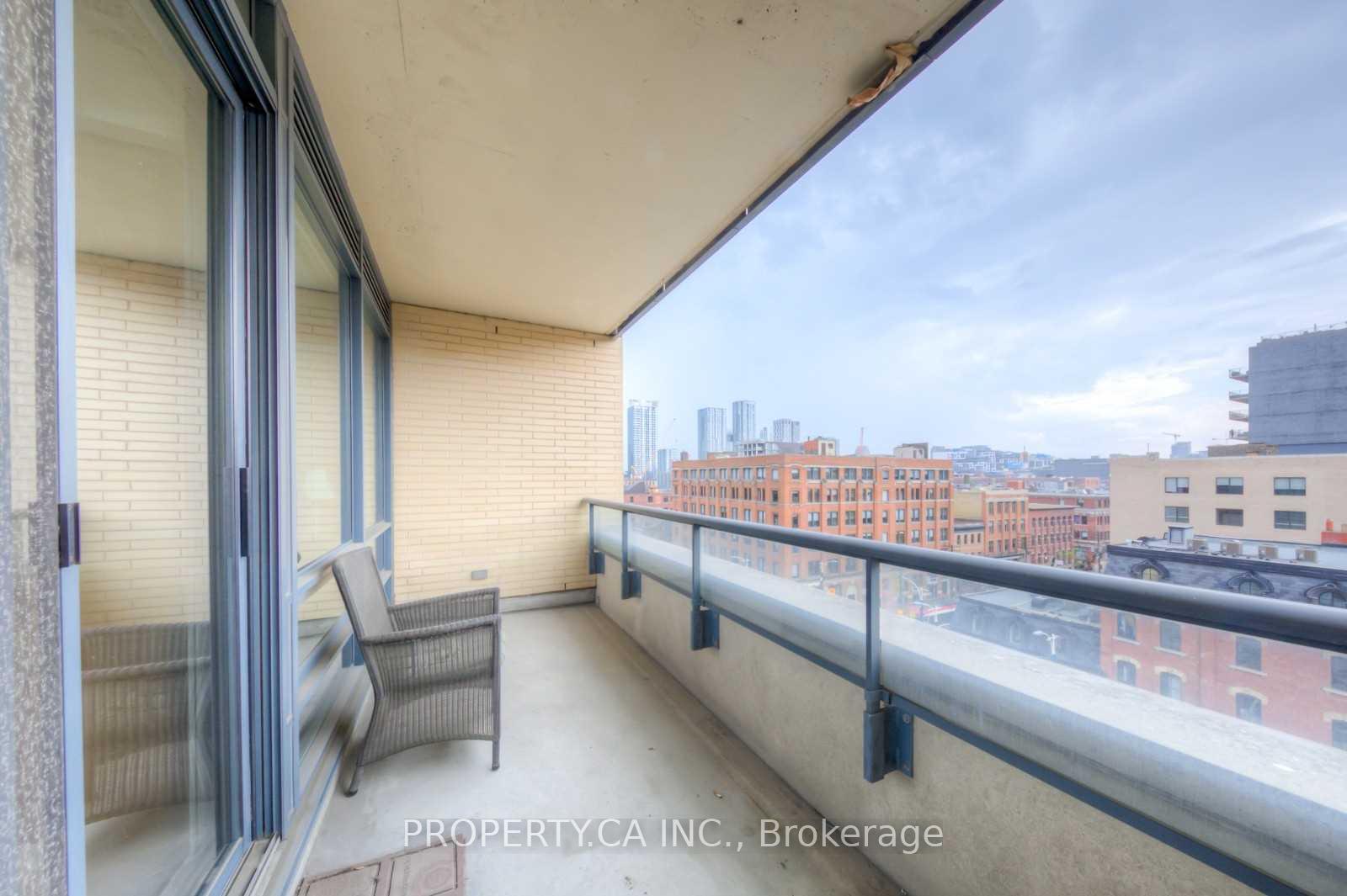 438 King Street W 707
