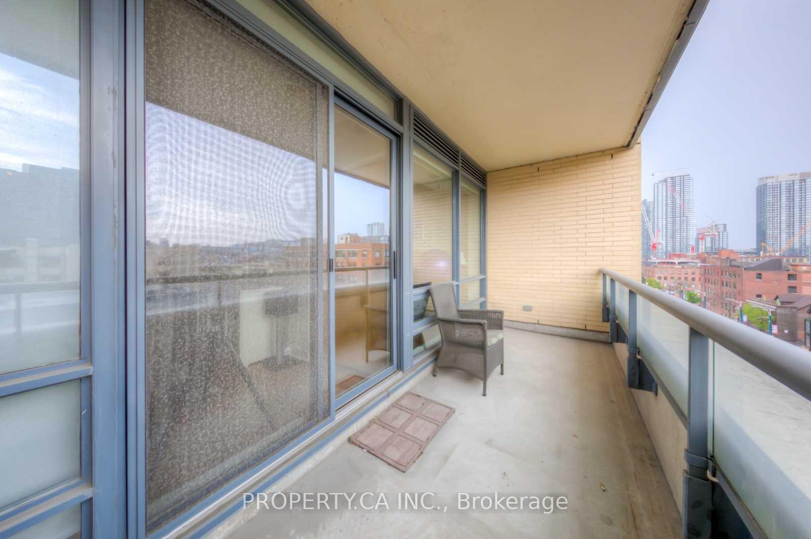 438 King Street W 707