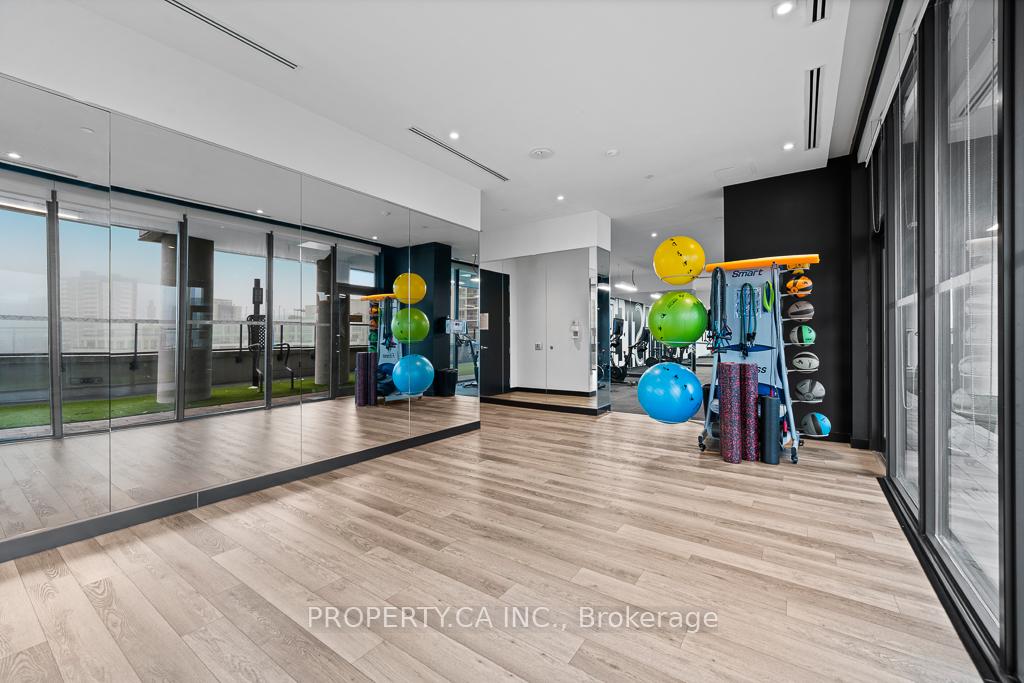 159 Wellesley Street E 2911