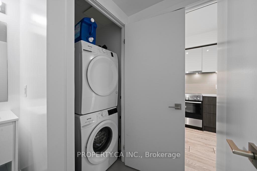 159 Wellesley Street E 2911