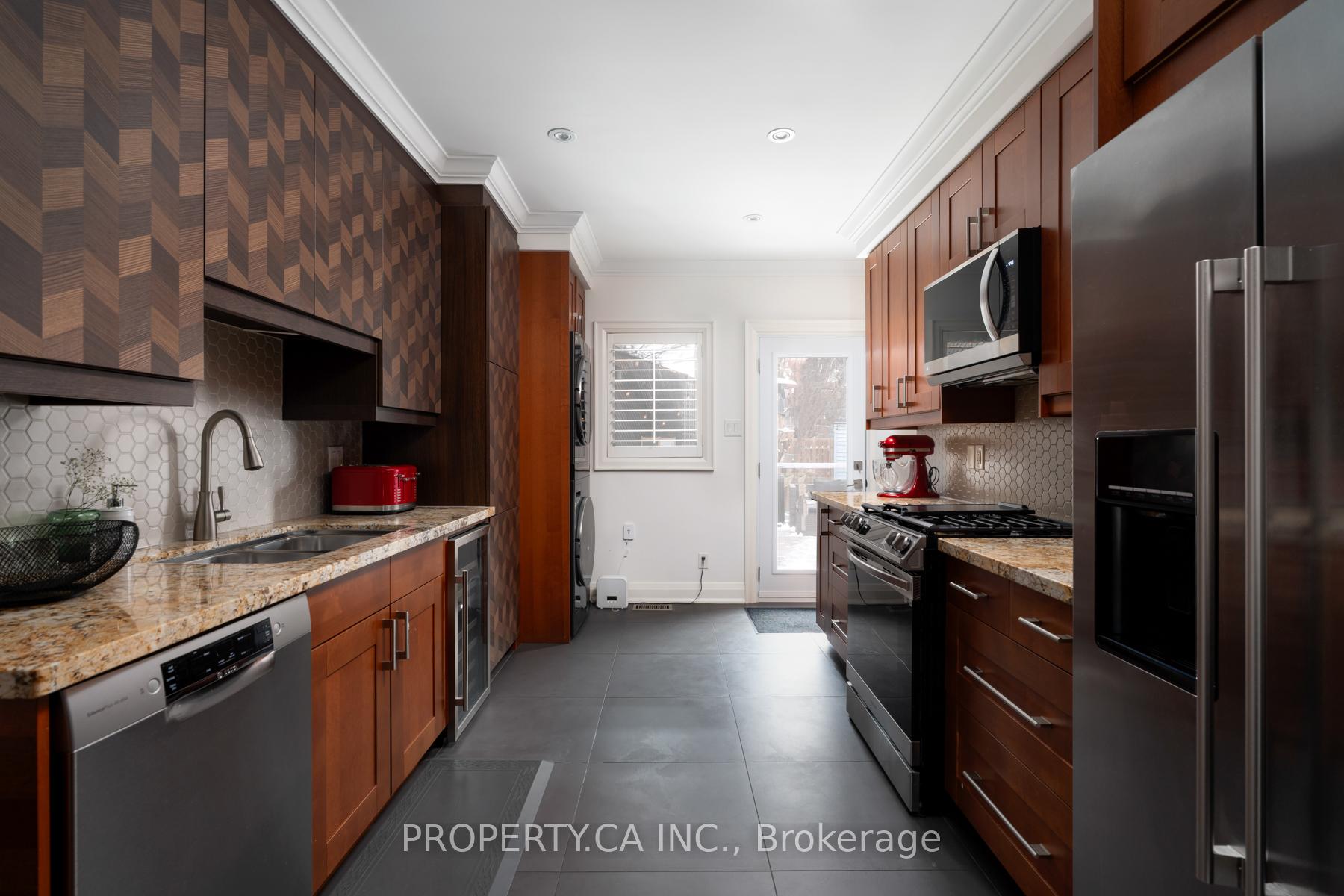 283 Lansdowne Avenue