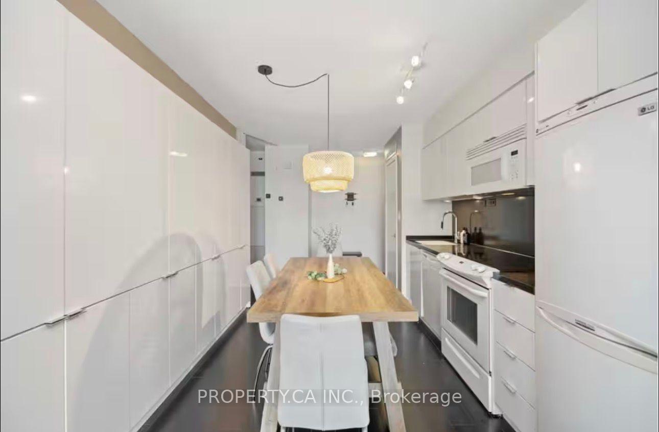 15 Iceboat Terrace 341