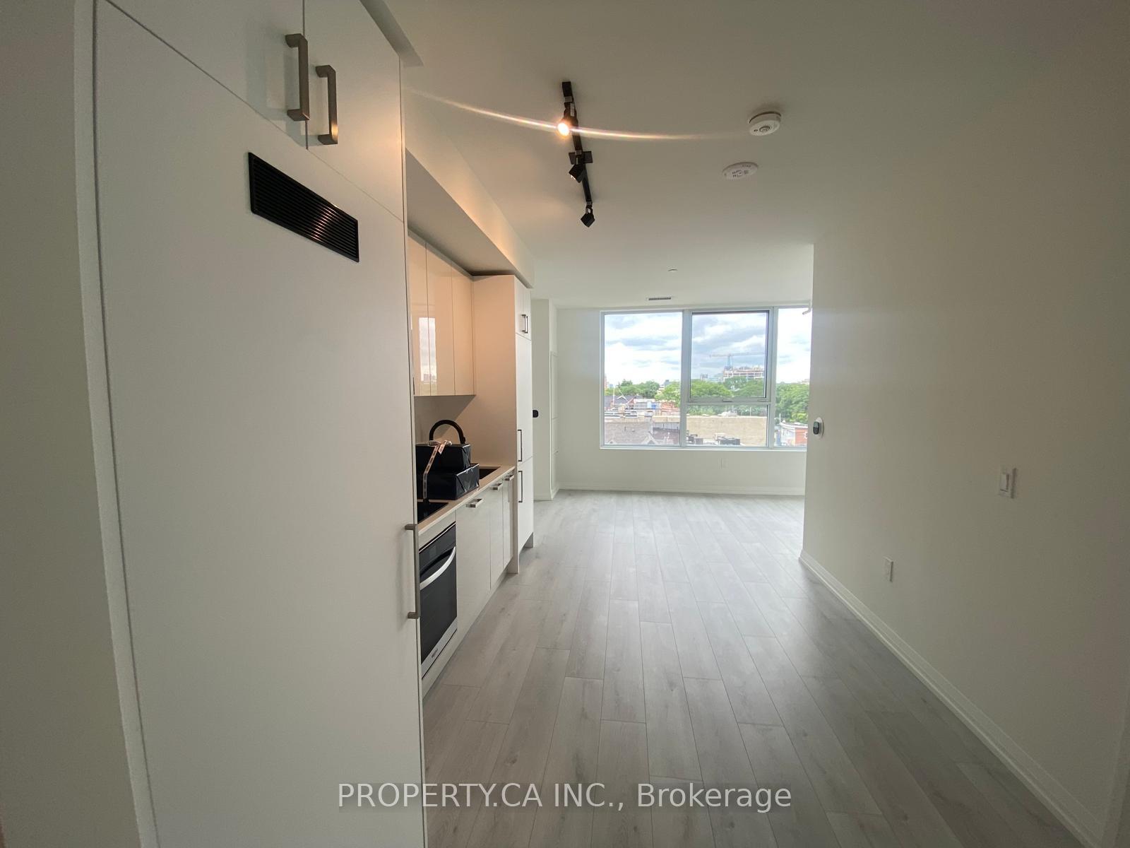 292 Dundas Street W 413