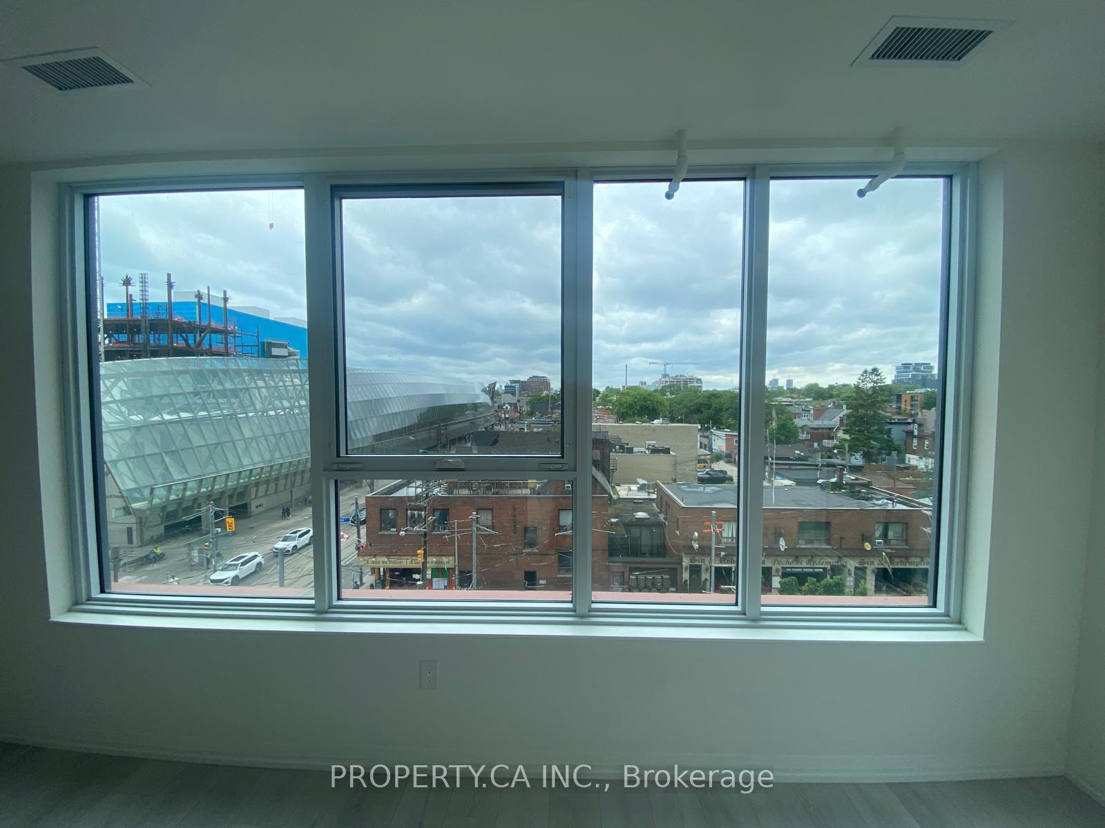 292 Dundas Street W 413