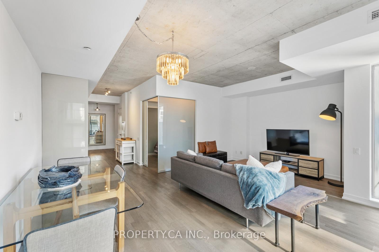 560 King Street W 623