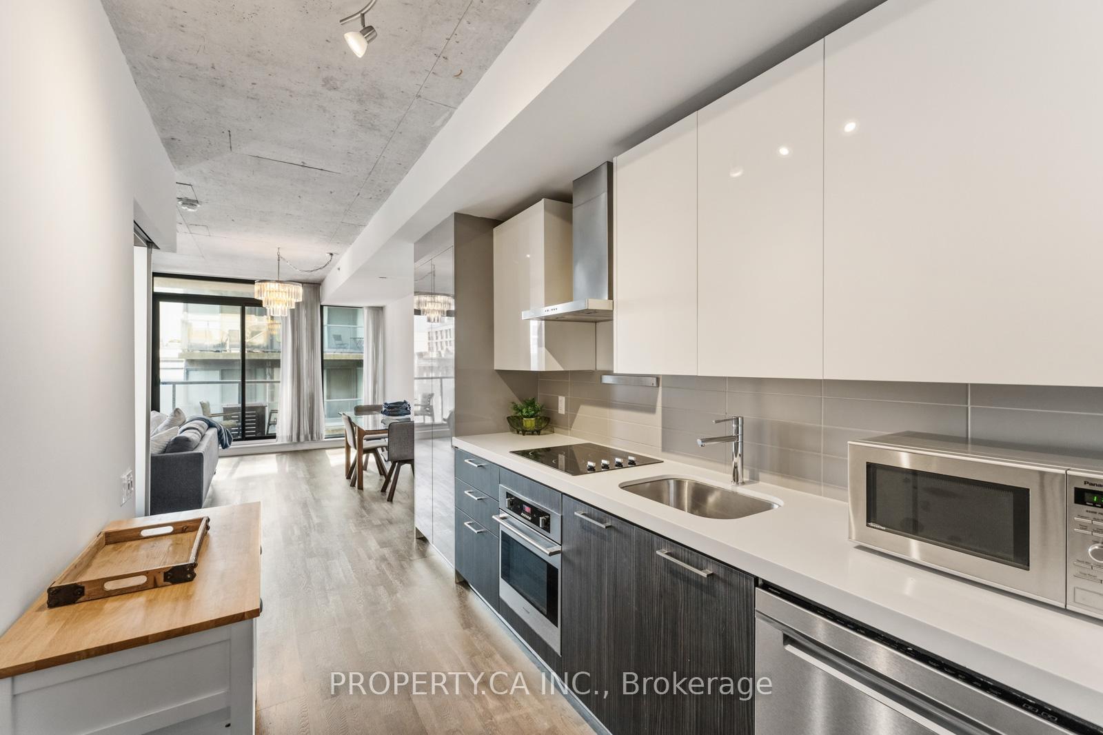 560 King Street W 623