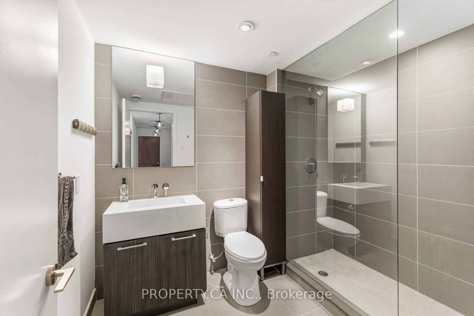 560 King Street W 623