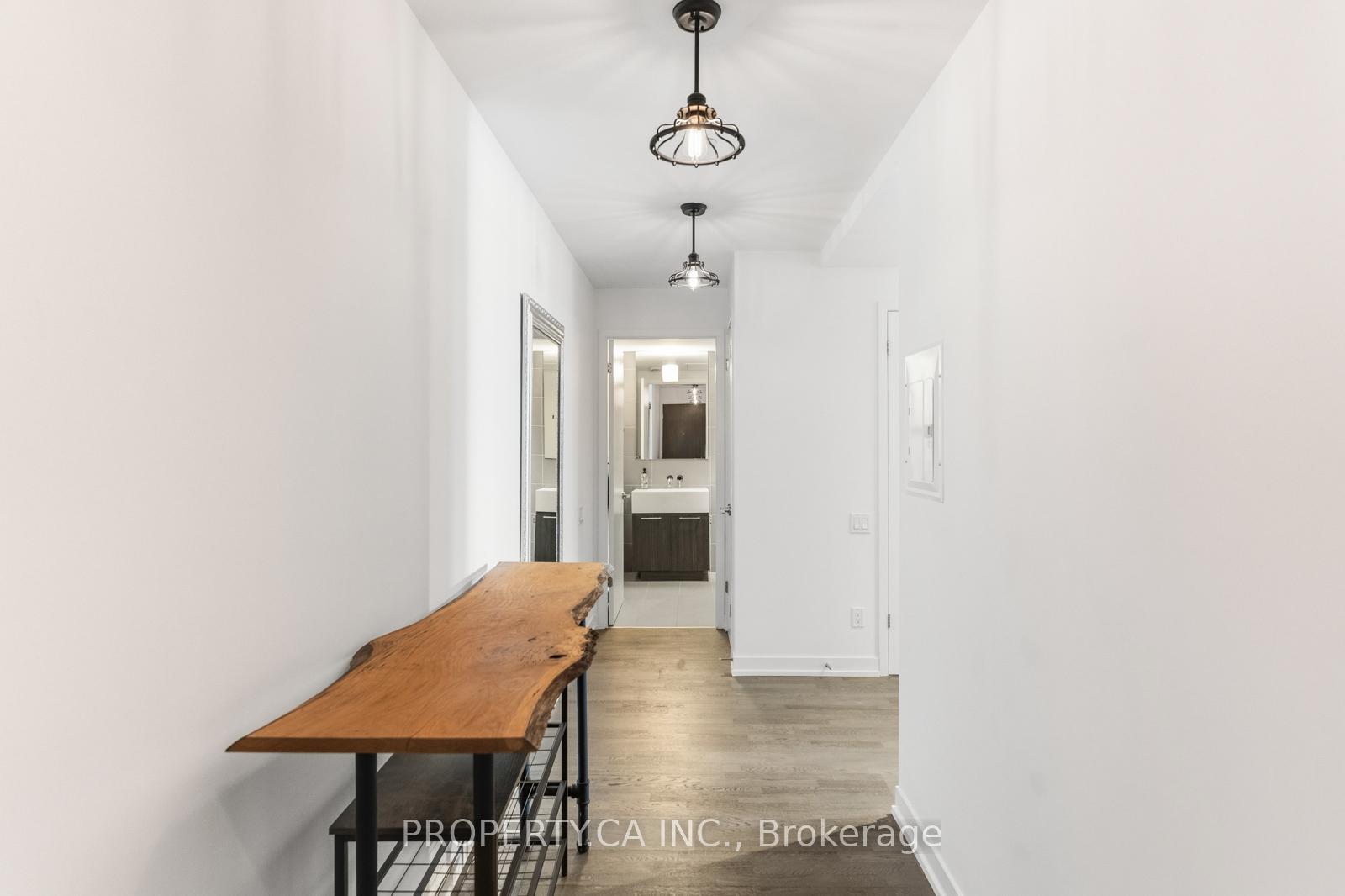 560 King Street W 623