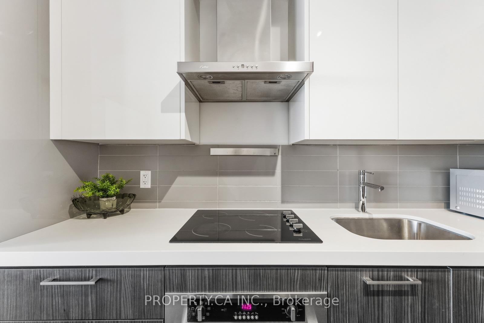 560 King Street W 623