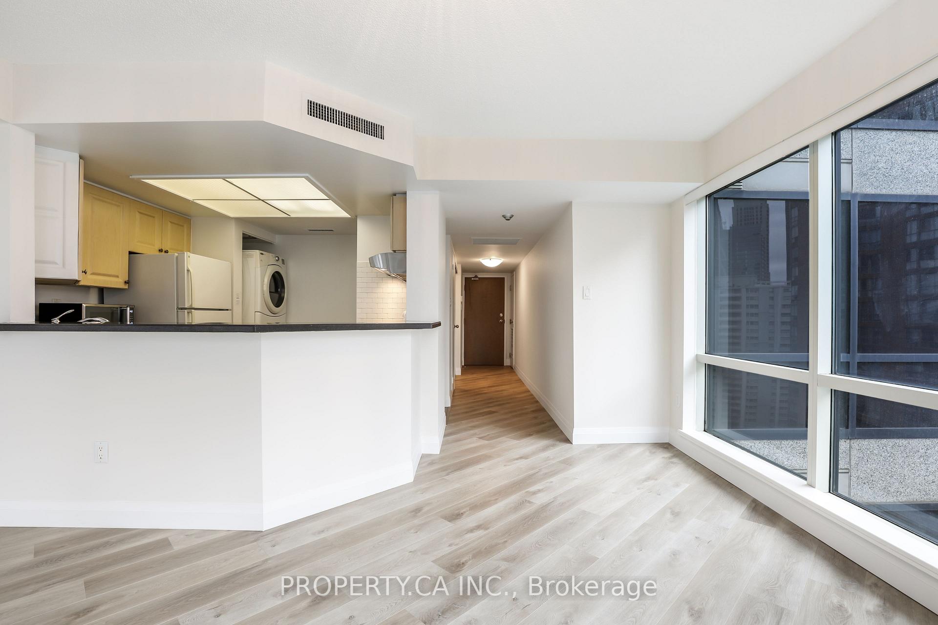 1001 Bay Street 2204