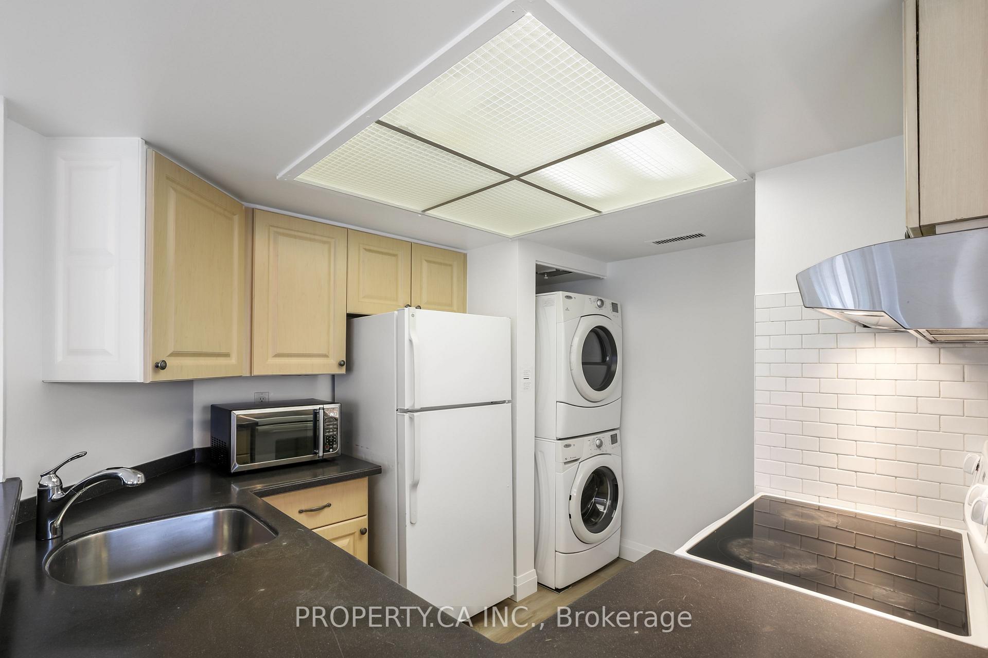 1001 Bay Street 2204