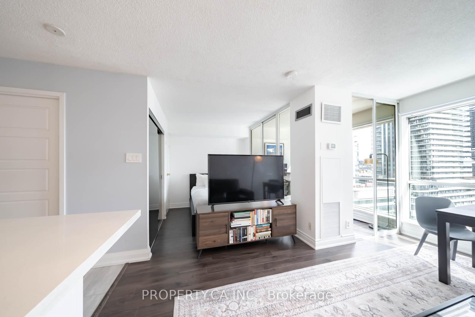 10 Yonge Street 1209