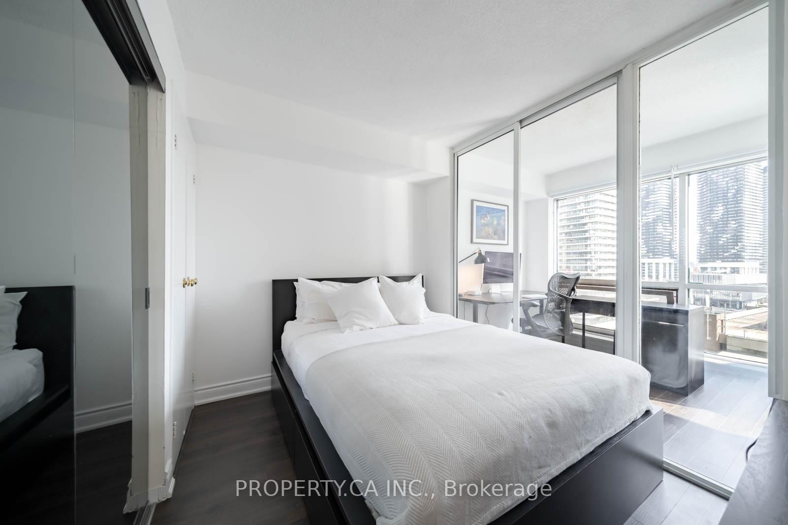 10 Yonge Street 1209