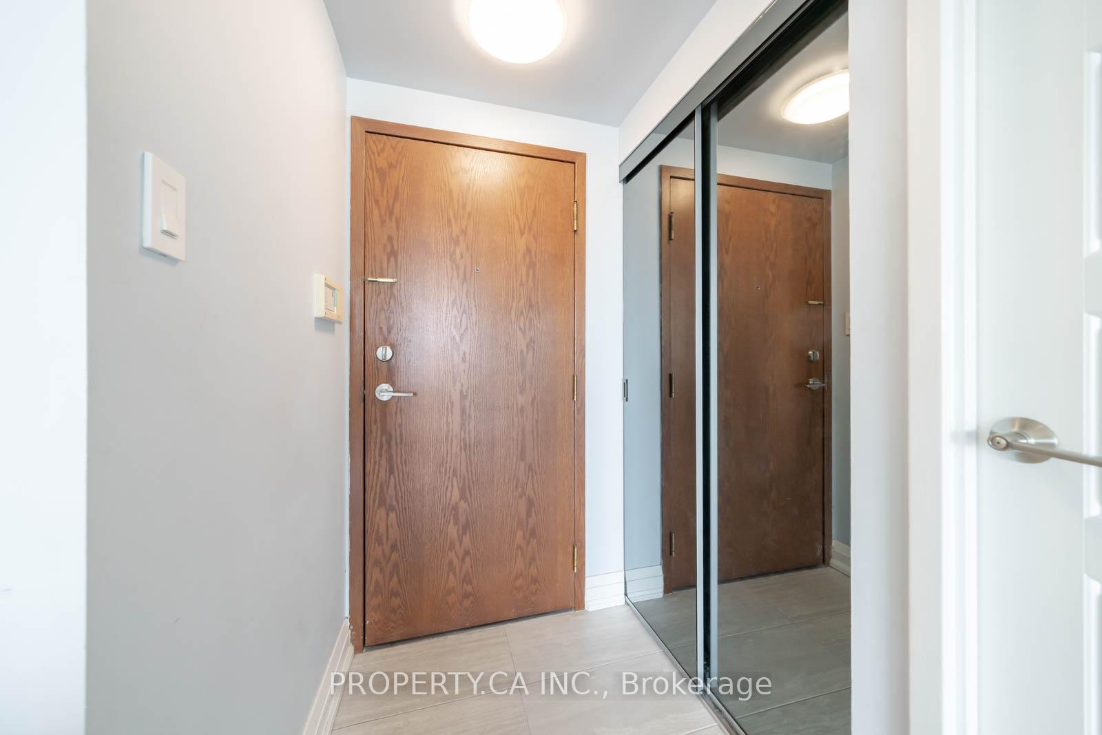 10 Yonge Street 1209