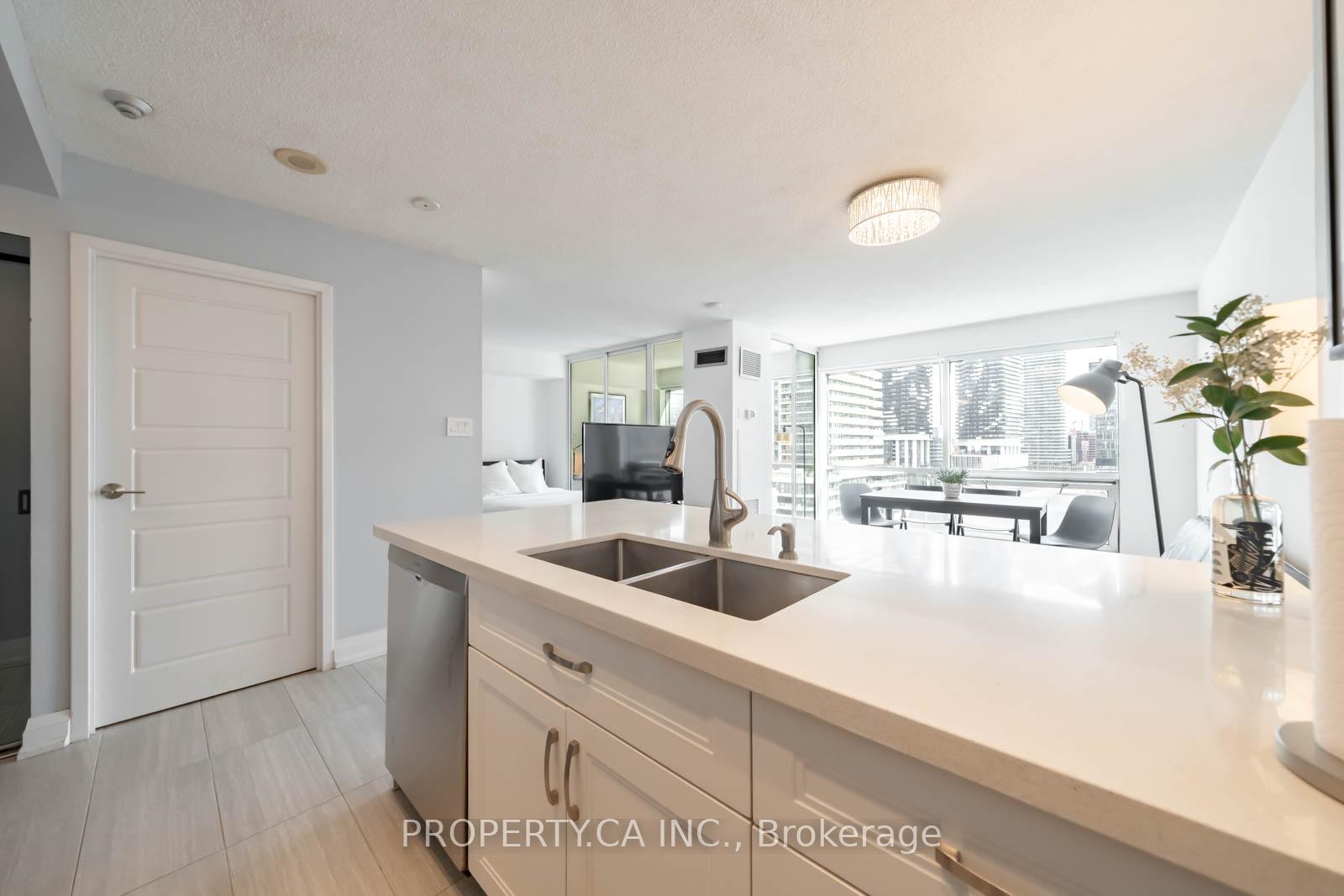 10 Yonge Street 1209
