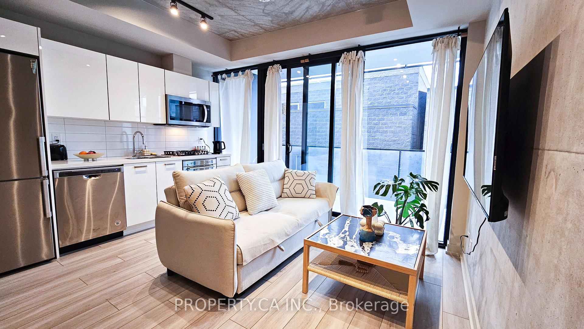 458 Richmond Street W 408