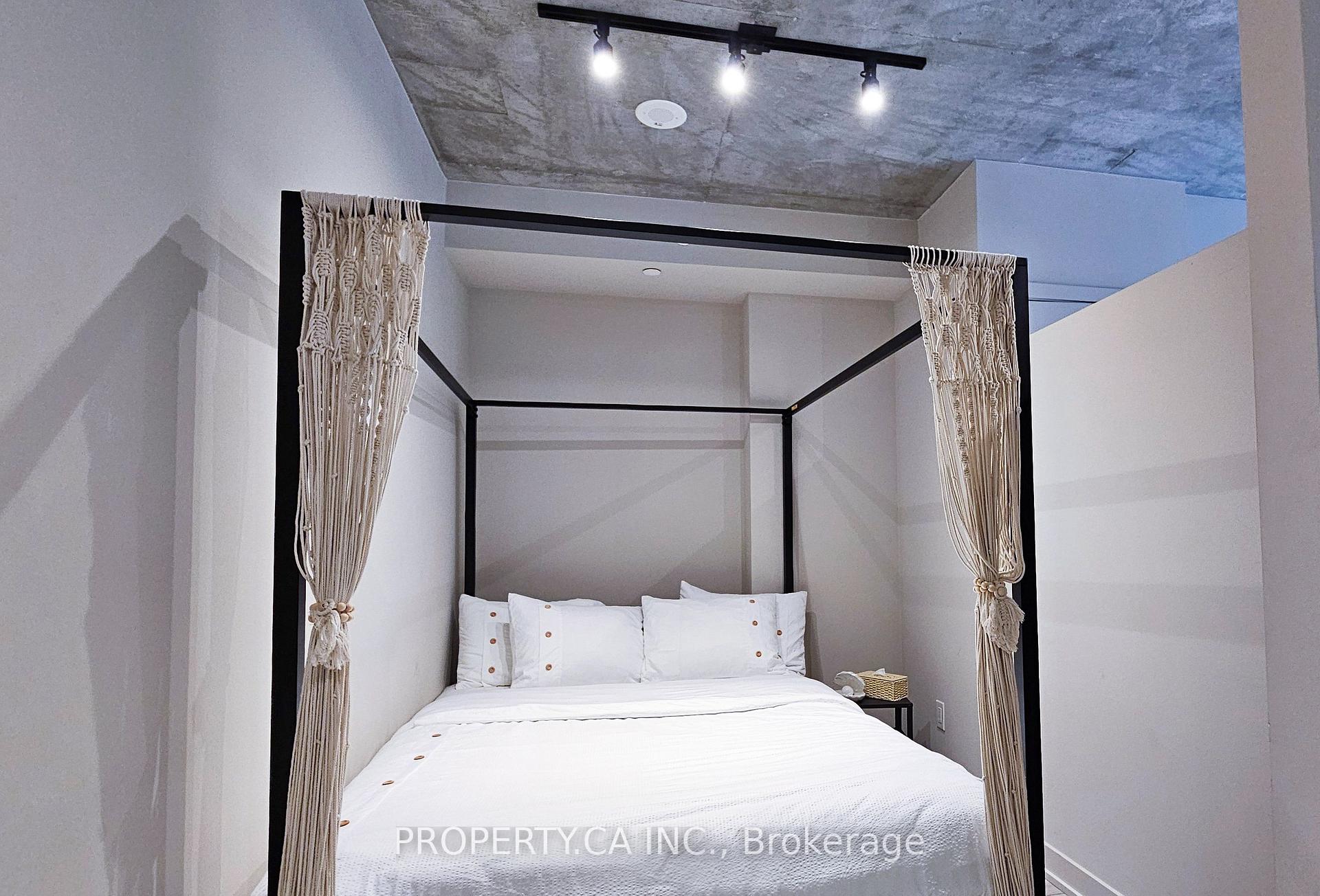 458 Richmond Street W 408