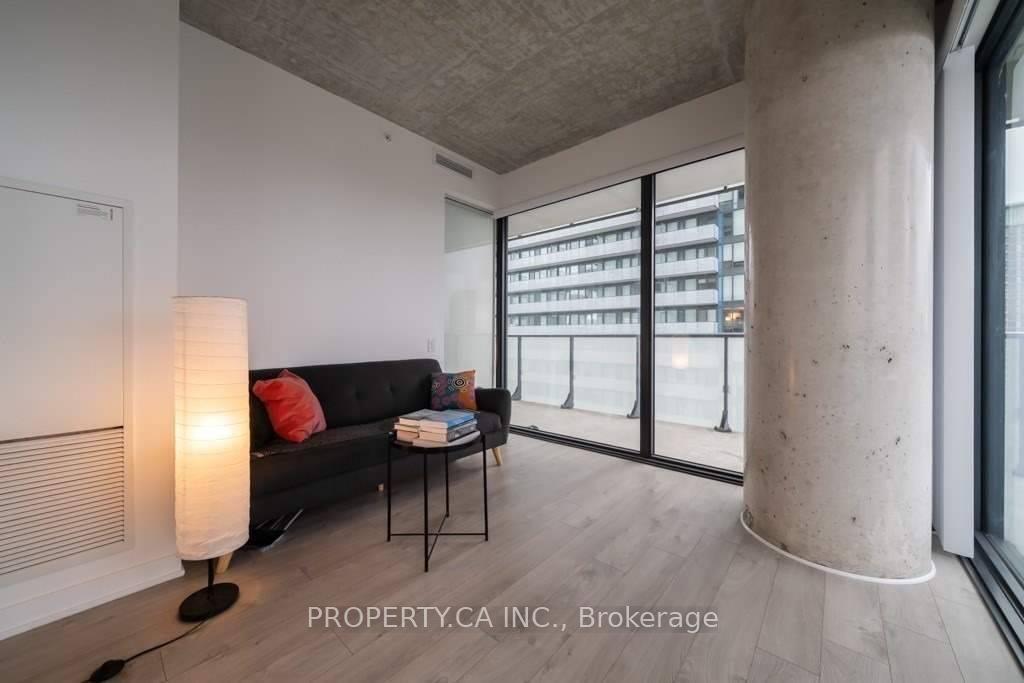185 Roehampton Avenue 1303